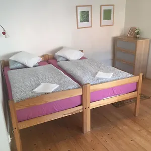 https://at-the-golden-plough-apartments.praguehotelsweb.com
