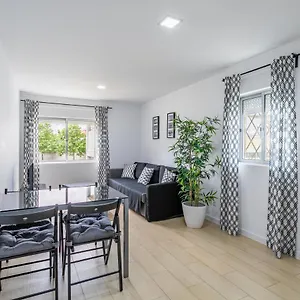https://house-black-white.hotels-lisbon-portugal.com