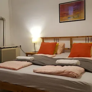 Apartman Michael With 2 Near Gozsdu Udvar, Budapest